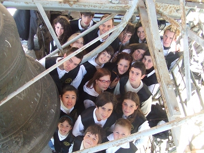 Group photo with the children of the Bell Ringing Academy of Roncobello (Italy)